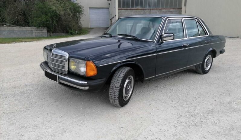 Mercedes E230 – 1981 complet