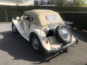 Vue-arriere-avec-capote