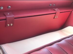vue-de-detail-de-lemplacement-capote-ouverte