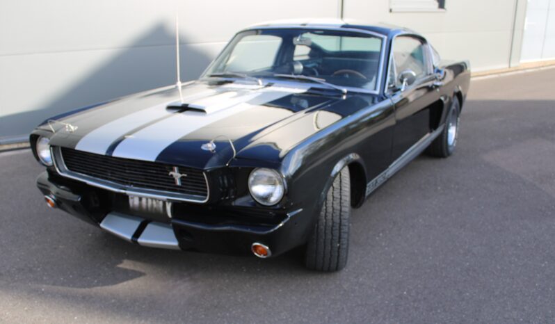 1965 Ford Mustang fastback complet