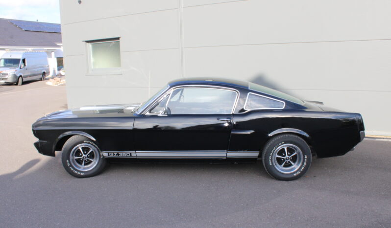 1965 Ford Mustang fastback complet