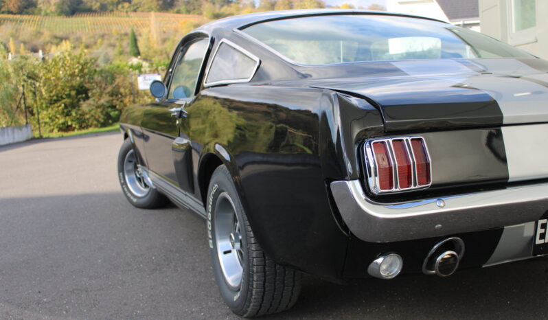 1965 Ford Mustang fastback complet