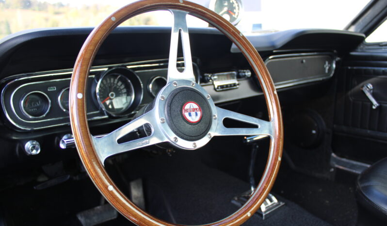 1965 Ford Mustang fastback complet