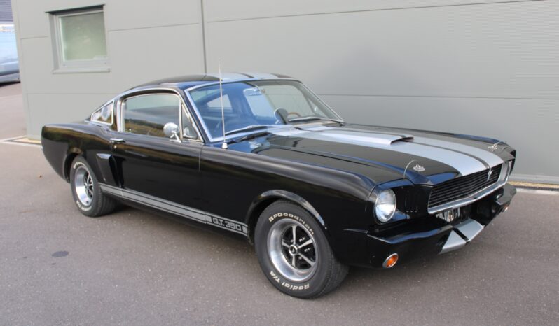 1965 Ford Mustang fastback complet