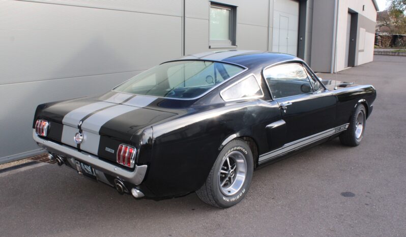 1965 Ford Mustang fastback complet