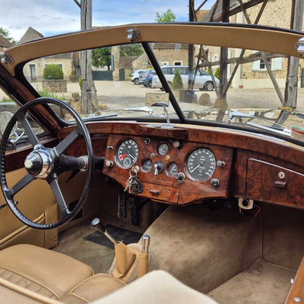 XK120-TableauBord-scaled